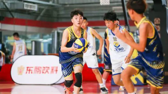 大学篮球运动员如何应对常见的伤病并进行有效治疗?_1